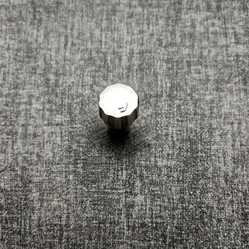 Corona per orologio a vite, di - Watch Crown Pusher recensione e prezzo